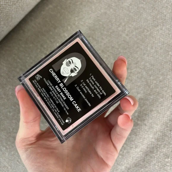 Huda Beauty Loose Setting Powder “Cherry Blossom Cake” - Picture 3 of 3